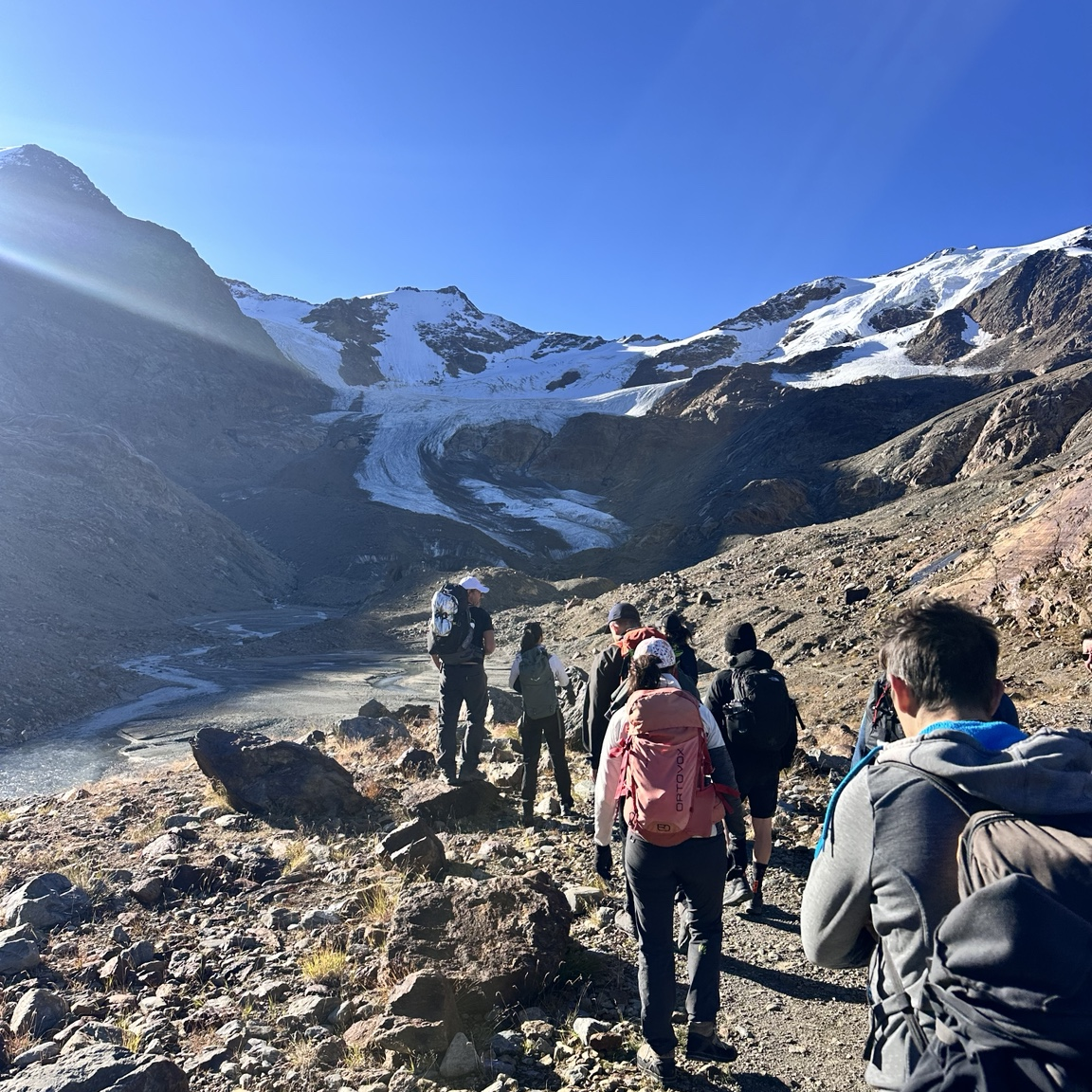 Trekking Mountain Bond